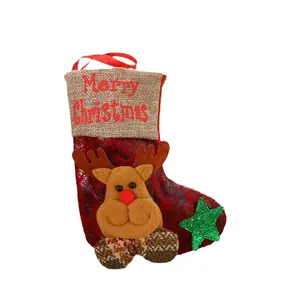 Calza di Natale retrò in ecopelle con motivo alce e stampa Merry Christmas
