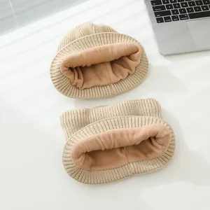 Winter beige Strickmütze und Loopschal Set mit dickem Fleece-Futter für Kinder