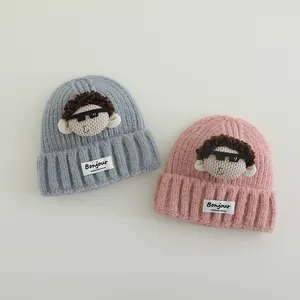 Berretti invernali in maglia per bambini con design a cartoni in rosa e azzurro