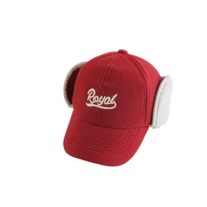 Cappellino invernale rosso per neonati con paraorecchie e ricamo Royal in pile