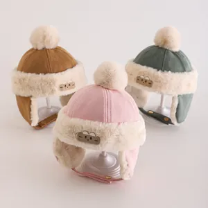 Peuter Kinderen Winter Oorklepmuts Warm Winddicht Lei Feng Hoed Met Pompon Schattige Beer Label Suède Kunstbont Voering Jongens Meisjes