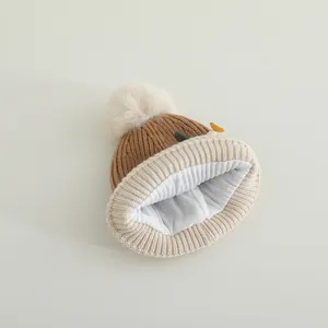 Gebreide wintermuts voor kinderen met oorkleppen, grote pompon en warme voering
