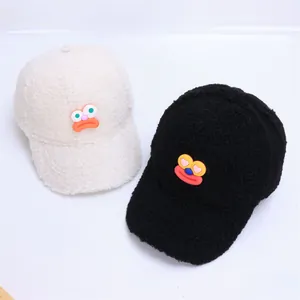 Winter-Baseballkappe aus Lammwolle mit lustigen Cartoon-Gesichtsausdrücken für Kinder