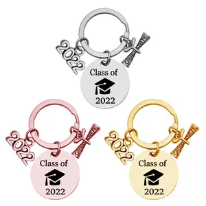 Porte-clés de Remise des Diplômes en Acier Inoxydable Classe De 2022 Gravé Chapeau Parchemin Charme Porte-clés pour Étudiants Amis Cadeau Diplôme