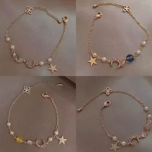Bracelets dorés avec étoile, lune, perles et zircons en quatre déclinaisons
