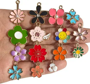 Colgantes de flores de esmalte de colores para hacer joyas DIY en la mano