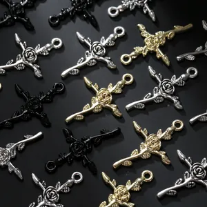 Pendentif croix rose gothique en or, argent et noir pour la création de bijoux DIY