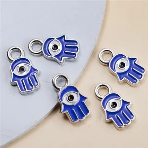 Vijf Hamsa Hand en Boze Oog bedeltjes met blauw emaille voor DIY sieraden maken