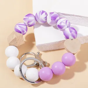 Pulsera llavero de cuentas de silicona y madera con cuentas púrpuras y cierre de metal