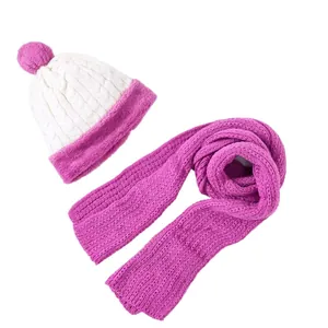 Ensemble d'hiver avec bonnet à pompon blanc doublé polaire et écharpe violette pour femme