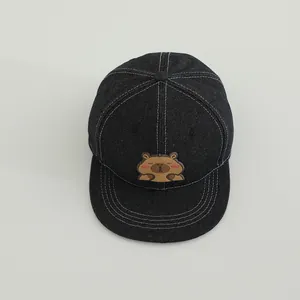 Kinder Snapback-Cap aus schwarzem Denim mit süßem 3D-Wasserschwein-Patch aus Weichgummi