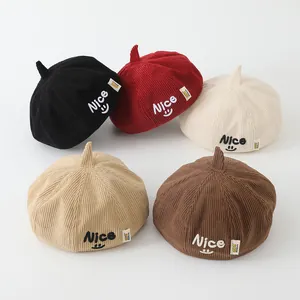Kinder Cord Baskenmütze Mit Nice Smiley Stickerei Für Babys Jungen Mädchen Herbst Winter Warme Miki Hut Khaki Schwarz Beige Kaffee Rot