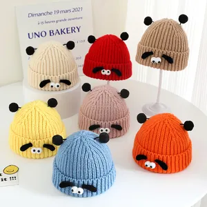 Détails de bonnets d'hiver colorés pour enfants avec design de chiot mignon et pompons