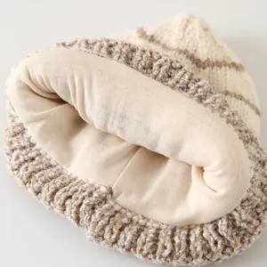 Berretto in maglia a righe beige e marroni per bambini con fodera calda invernale