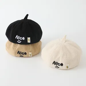 Cord-Baskenmützen für Kinder mit Nice-Smiley-Stickerei in Schwarz, Khaki und Beige