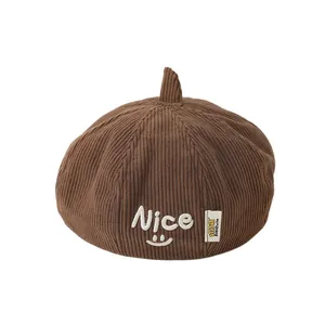 Braune Cord-Baskenmütze für Kinder mit Nice-Stickerei und Smiley-Gesicht
