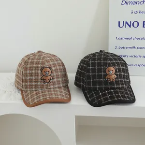 Casquette de baseball en tweed à carreaux pour enfants avec broderie d'ours