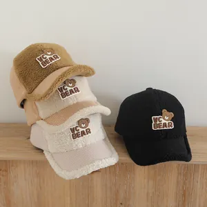 Cord- und Fleece-Baseballkappe mit Bären-Patch für herbstliche Kindermode im Winter