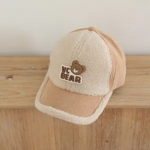 Kinder-Cord-Baseballcap mit Fleece-Einsätzen und VC BEAR-Stickerei in Braun und Beige