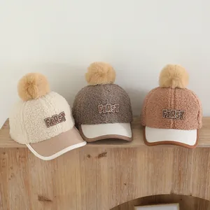 Casquettes d'hiver en peluche pour enfants avec patch FIRST et pompon en fausse fourrure