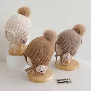 Cappello Invernale in Maglia per Bambini Con Palla di Pelo Orsetto Protezione Orecchie Caldo Foderato in Pile Antivento Cappello per Bambini
