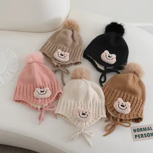 Berretti in maglia per neonati con pompon e orsetto carino in cinque colori neutri