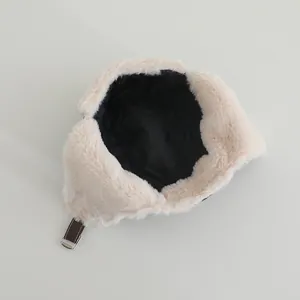 Gorro de aviador para niños con piel sintética beige y forro acolchado térmico negro