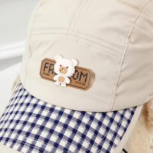 Chapeau d'hiver coupe-vent pour enfants avec décor d'ours et protège-oreilles