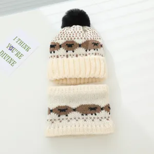 Ensemble d'hiver tricoté pour enfants avec motif mouton, bonnet à pompon et tour de cou
