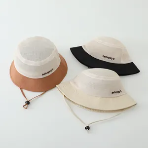 Chapeaux de soleil d'été en maille pour enfants avec broderie Happy et cordon ajustable