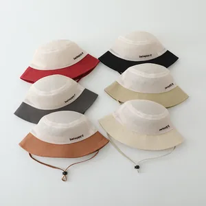 Lot de six chapeaux de soleil en maille respirante avec broderie et cordon de serrage