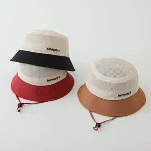 Chapeau de Pêcheur Respirant en Maille d'Été pour Enfants Large Bord Protection Solaire Bucket Hat Be Happy Broderie Garçons Filles Décontracté Chapeau de Soleil Extérieur