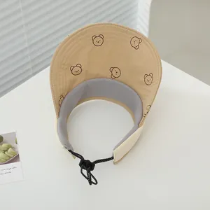 Visiera parasole kaki per bambini con stampa di orsetti e cordino regolabile per neonati