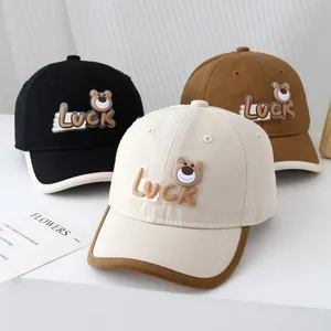 Casquette baseball enfant avec écusson ours et broderie Luck en noir beige et marron