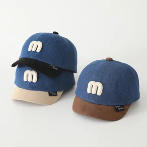 Kinder-Baseballkappe mit M-Buchstabenstickerei und marineblauem Denim-Stoff