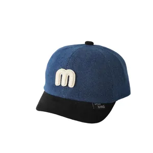 Blaue Kinder Baseballkappe aus Denim mit weißem Plüsch-M und schwarzem Schirm