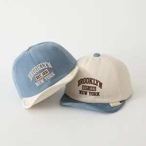 Cappellino da baseball in cotone per neonati con ricamo Brooklyn e visiera morbida 0-3 anni