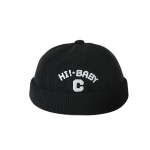 Bonnet Miki noir en tricot pour bébé avec broderie blanche HI-BABY et lettre C