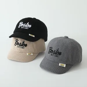 Casquette de Baseball pour Enfants Boston Broderie Lettre Chaud Bord Court Casquette à Visière Décontracté Mélange de Coton Velours Côtelé