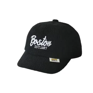 Casquette de baseball en tricot noir pour bébé avec broderie Boston et visière courte