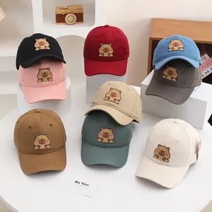 Collection de neuf casquettes de baseball capybara pour enfants en neuf couleurs