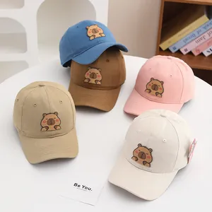 Détails de casquettes de baseball en coton colorées avec broderie de capybara mignonne