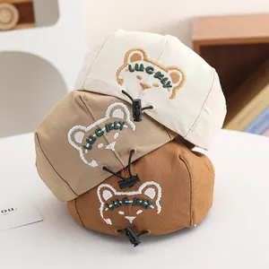 Set di baschi in cotone per bambini con ricamo orsetto e coulisse regolabile