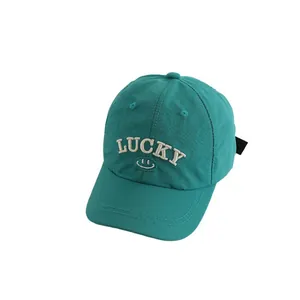 Schnelltrocknende Kinder Baseballkappe in Türkis mit LUCKY Stickerei und Smiley