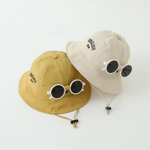 Sombrero de pescador para niños con gafas desmontables y barboquejo en amarillo y beige