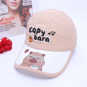 Detaillierte Stickerei von Capybara-Motiv und Text auf Kinder-Baseballkappe, schnelltrocknend