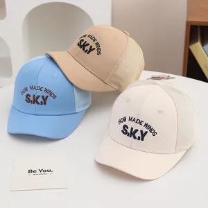 Casquettes de baseball en maille pour enfants avec broderie SKY en bleu, kaki et beige