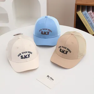 Casquettes de baseball en maille pour enfants avec broderie SKY en bleu, beige et kaki