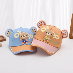 Casquette enfant avec oreilles d'ours et personnage en couleurs contrastées