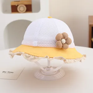 Baby Sommer Sonnenhut mit atmungsaktivem Netz, gelber Krempe und floraler Verzierung